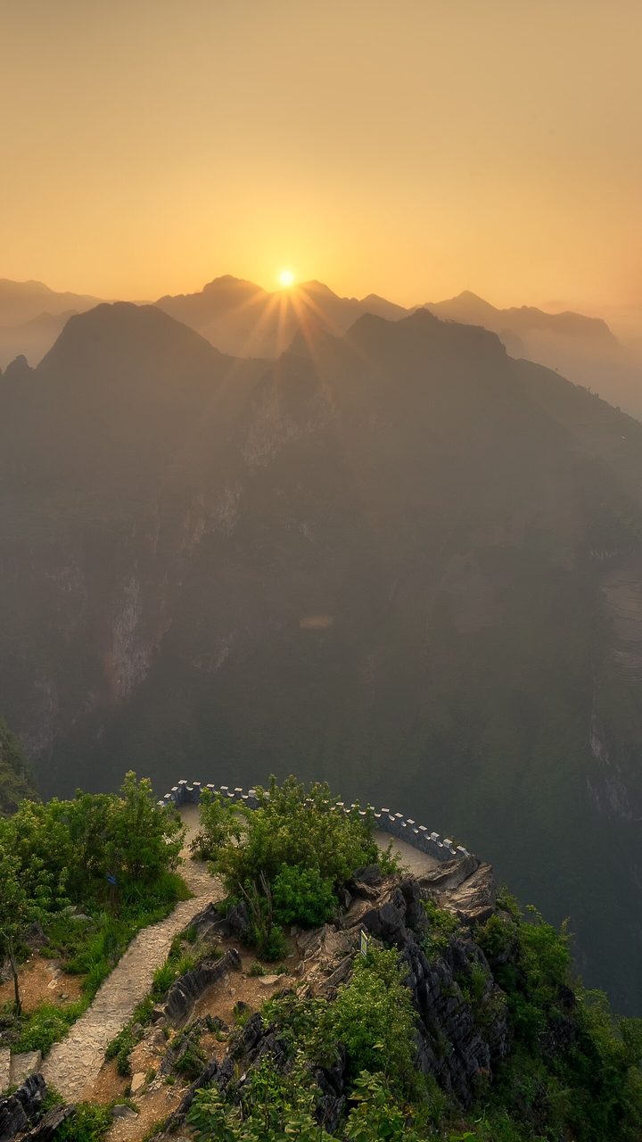 Guest clip: morning mist in Du Gia